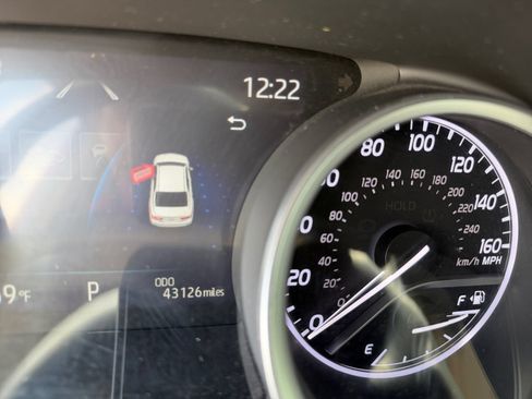 Used 2022 Toyota Camry XLE w/ Navigation Package FWD image 21