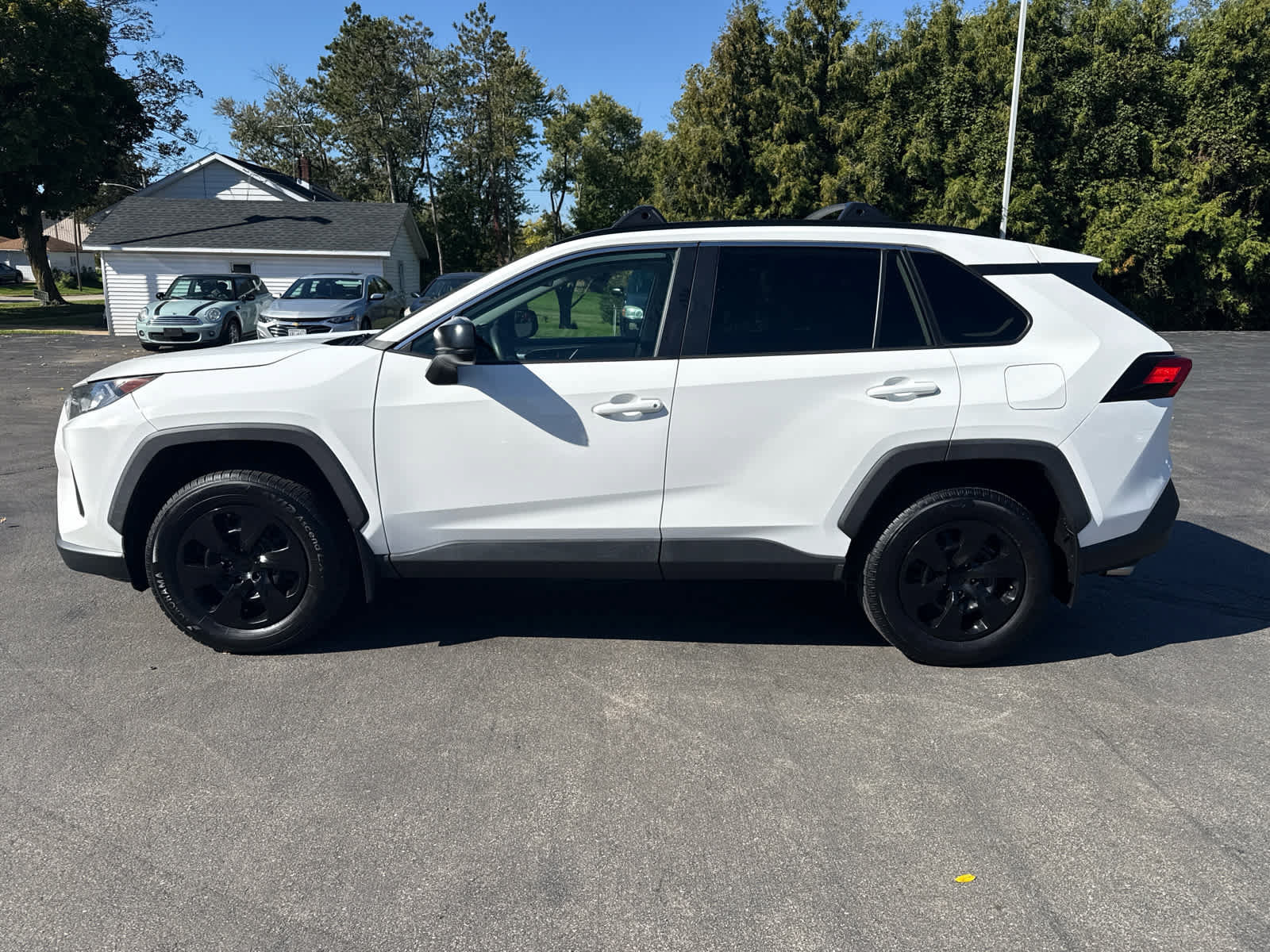 Used 2019 Toyota RAV4 LE w/ Carpet Mat Package AWD/4WD image 6