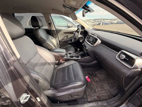 Used 2016 Kia Sorento EX image 4