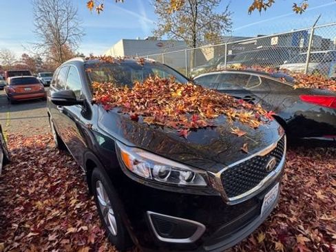 Used 2017 Kia Sorento LX w/ LX V6 Convenience Package image 3