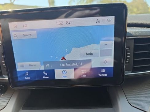 Used 2022 Ford Explorer XLT w/ Equipment Group 202A image 8