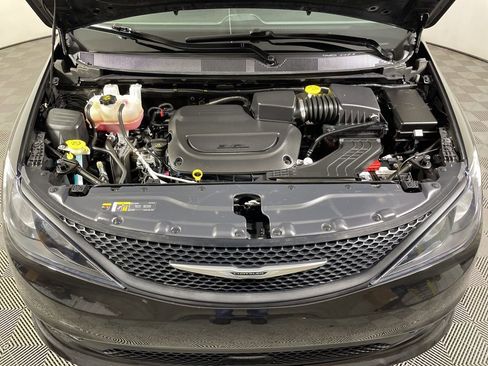 Used 2023 Chrysler Voyager LX image 26