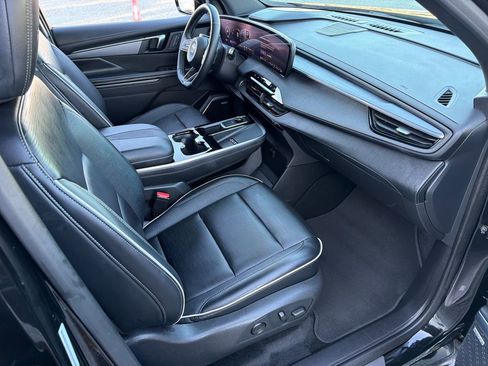 Used 2025 Buick Enclave Sport Touring image 33