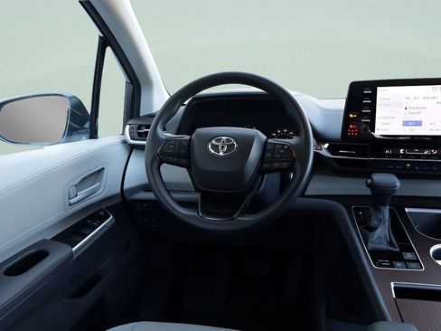 Certified 2022 Toyota Sienna LE image 33