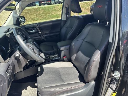 Used 2018 Toyota 4Runner TRD Off-Road Premium AWD/4WD image 23