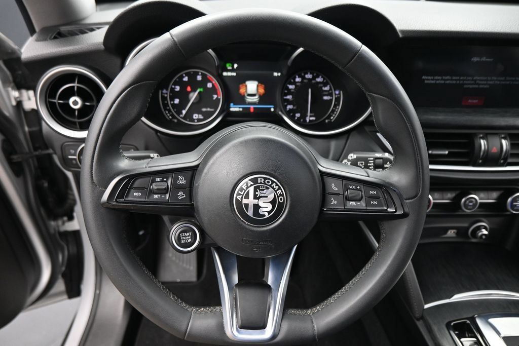 Used 2020 Alfa Romeo Stelvio w/ Nero Edizione RWD image 12