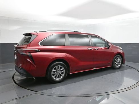 Used 2021 Toyota Sienna XLE FWD image 15
