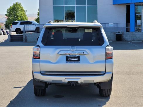 Used 2022 Toyota 4Runner SR5 Premium image 6