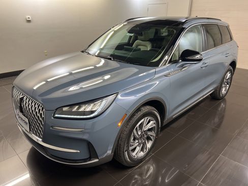 Used 2026 Lincoln Corsair Premiere image 3