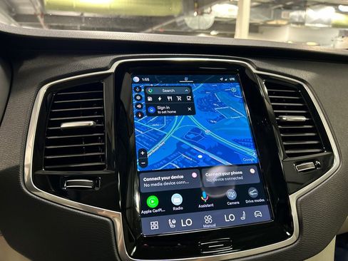 Certified 2024 Volvo XC90 T8 Plus AWD/4WD image 16