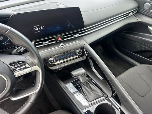 Used 2025 Hyundai Elantra SEL FWD image 28