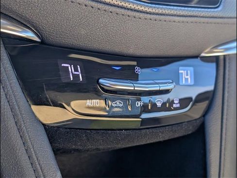 Used 2019 Cadillac XT5 FWD image 14