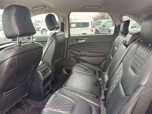 Used 2024 Ford Edge Titanium image 9