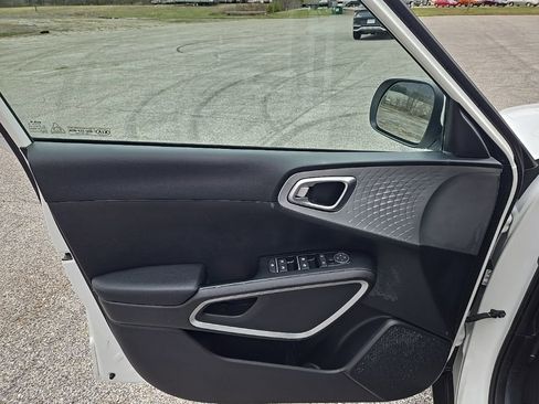 Used 2024 Kia Soul LX image 16