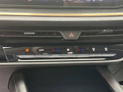 Used 2024 Buick Envision Avenir AWD/4WD image 22