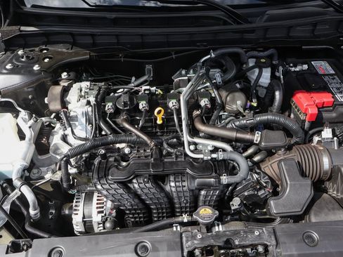 Used 2025 Nissan Altima 2.5 SR w/ SR Premium Package FWD image 13