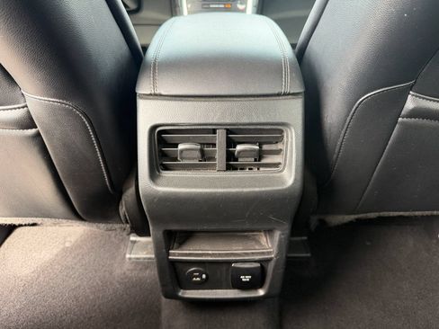 Used 2022 Ford Edge Titanium AWD/4WD image 37