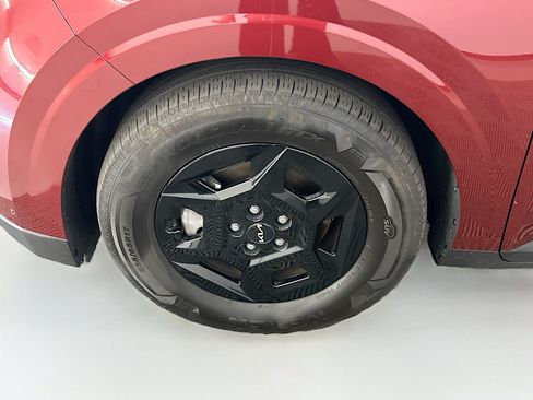 Used 2026 Kia Carnival FWD image 11
