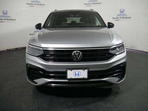 Used 2024 Volkswagen Tiguan SE R-Line AWD/4WD image 2