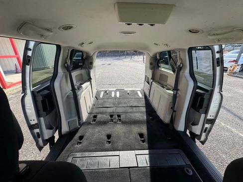 Used 2010 Dodge Grand Caravan SE w/ Climate Group image 25