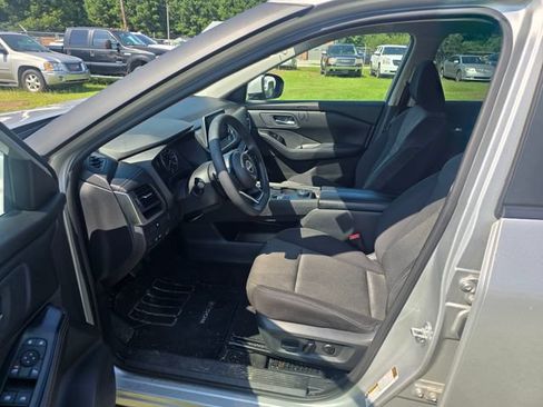 Used 2024 Nissan Rogue SV AWD/4WD image 14
