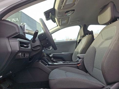 New 2025 Kia K4 LXS image 6