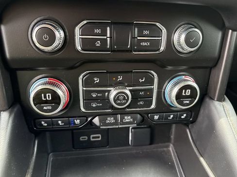 Used 2024 GMC Yukon AT4 w/ Technology Package AWD/4WD image 19
