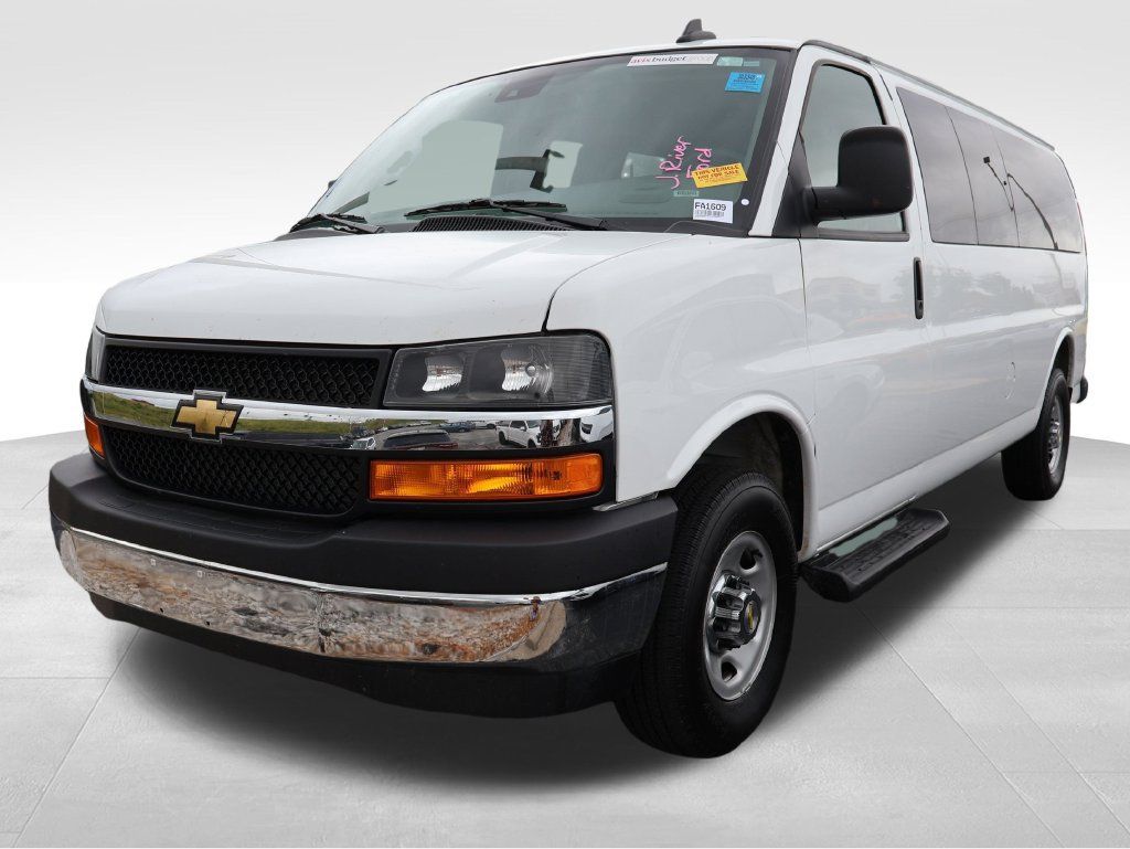 Used 2025 Chevrolet Express 3500 LT w/ LT Preferred Equipment Group RWD image 6