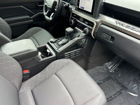Certified 2024 Toyota Tacoma SR5 AWD/4WD image 16
