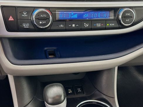 Used 2015 Toyota Highlander Limited image 15