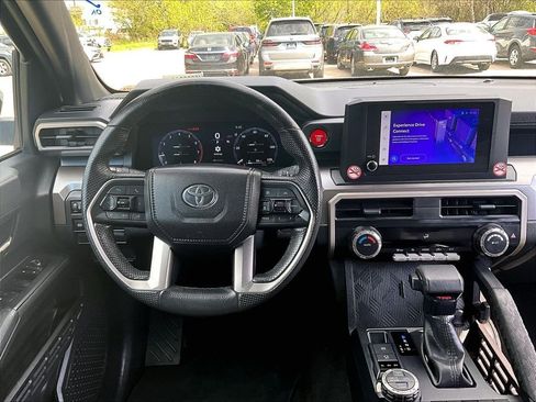 Certified 2024 Toyota Tacoma TRD Off-Road AWD/4WD image 17