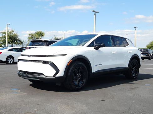 New 2026 Chevrolet Equinox EV LT image 2