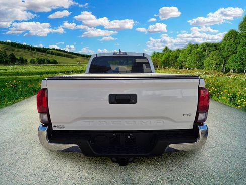 Used 2021 Toyota Tacoma SR5 RWD image 5