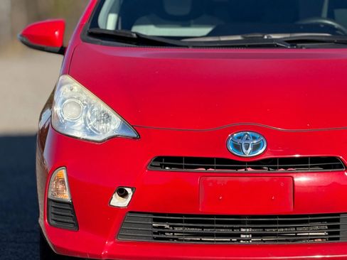 Used 2014 Toyota Prius C One image 11