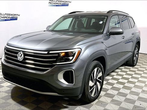 Used 2025 Volkswagen Atlas SE FWD image 1