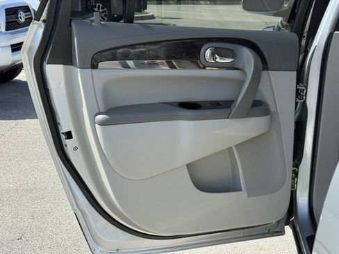 Used 2017 Buick Enclave Leather FWD image 33
