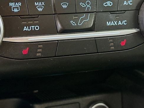 Used 2020 Ford Escape SE image 19