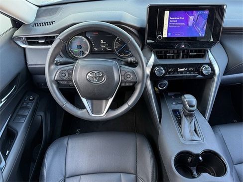 Used 2023 Toyota Venza LE image 11