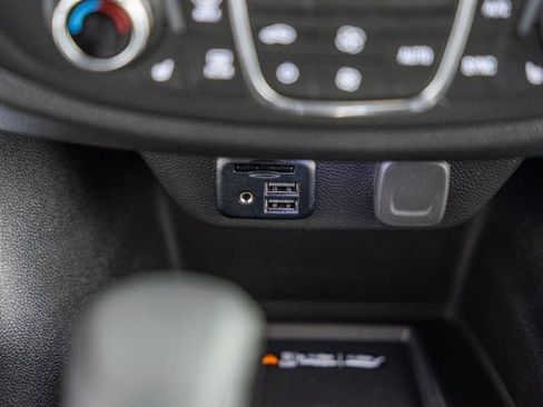 Used 2023 Chevrolet Traverse RS image 27