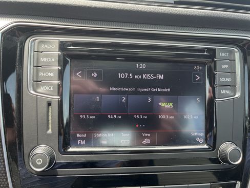 Used 2018 Volkswagen Passat GT FWD image 27