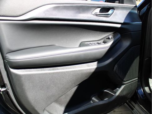 New 2025 Jeep Grand Cherokee L Laredo image 9