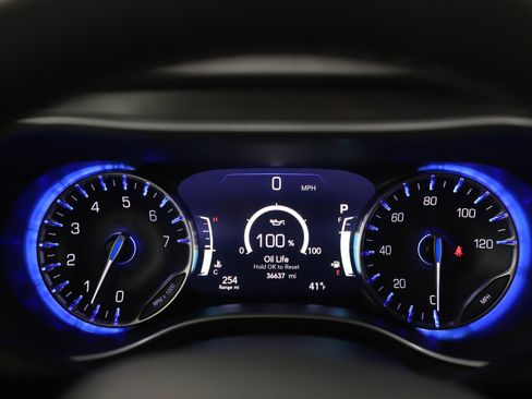 Used 2025 Chrysler Pacifica Select FWD image 27