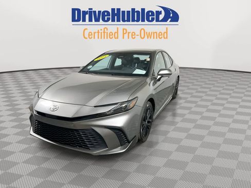 Used 2025 Toyota Camry SE image 4