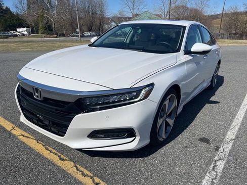 Used 2019 Honda Accord Touring image 3