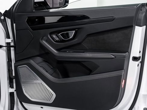 Used 2021 Lamborghini Urus image 46