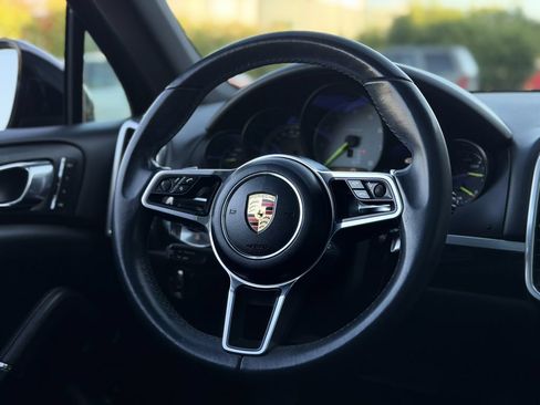 Used 2017 Porsche Cayenne S Platinum AWD/4WD image 20