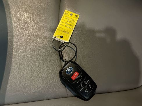 Used 2024 Toyota Sienna XLE image 28