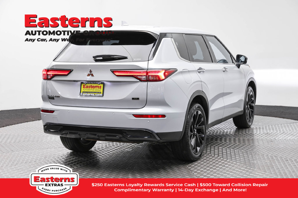 Used 2023 Mitsubishi Outlander SE AWD/4WD image 6