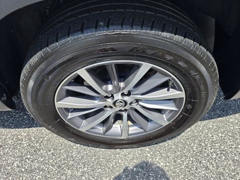 Used 2018 Toyota Highlander XLE FWD image 7