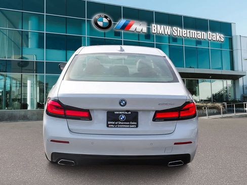 Certified 2023 BMW 530e w/ Convenience Package image 5